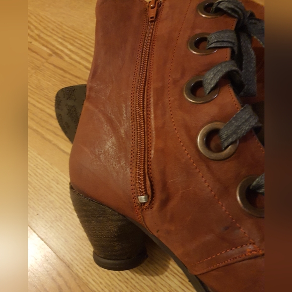 John Fluevog East End Gladstone Boots - Picture 3 of 6